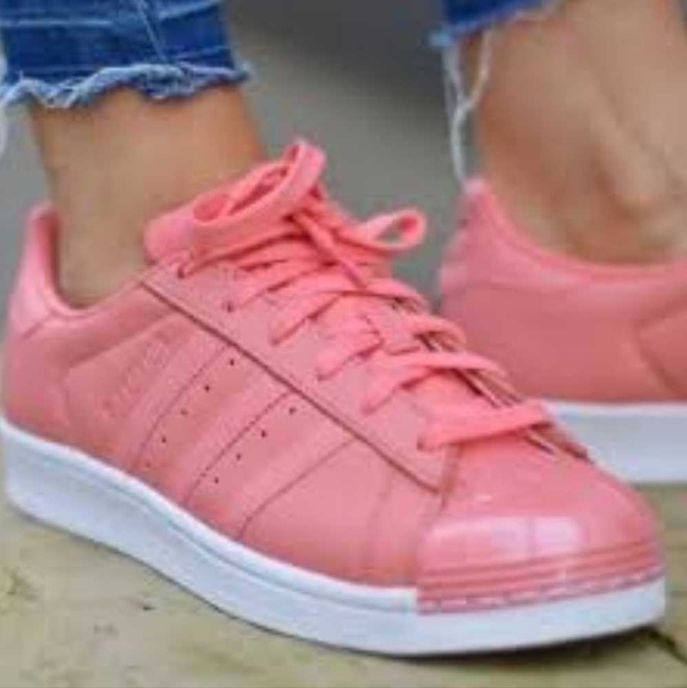 Adidas pink superstar Nwot size 7 tennis shoes